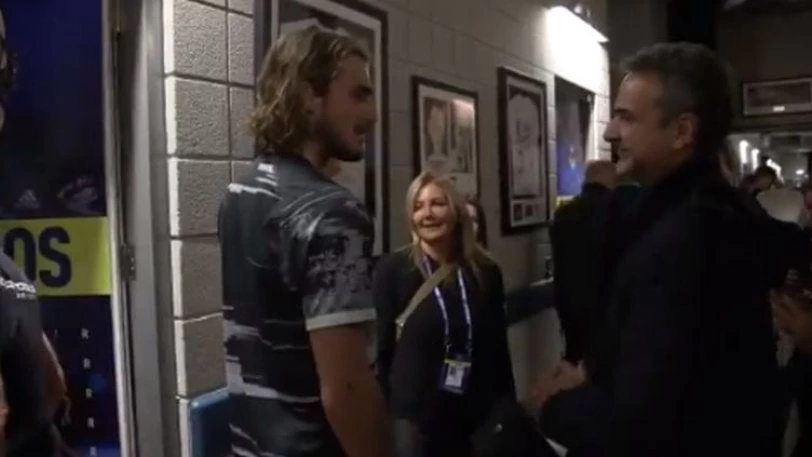 Μητσοτάκης και Μαρέβα αποθέωσαν τον Τσιτσιπά στα αποδυτήρια μετά την επική του νίκη-Βίντεο